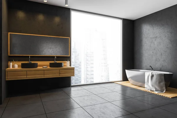 木制和黑色浴室与浴缸和毛巾 大窗户与城市的摩天大楼 黑色地板3D渲染现代黑暗浴室的简约设计 没有人 — 图库照片