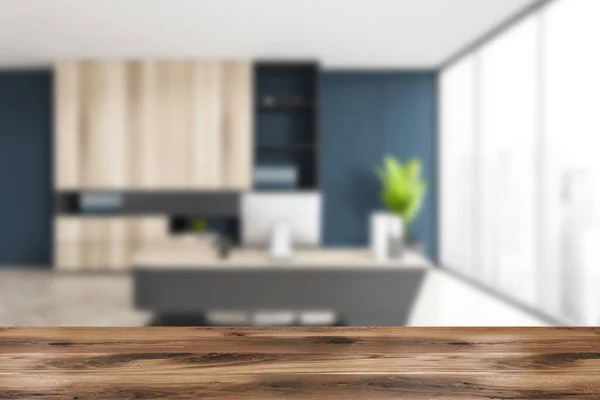Wooden Desk Foreground Blurred Background Luxury Light Office Big Shelf — Stock Photo, Image