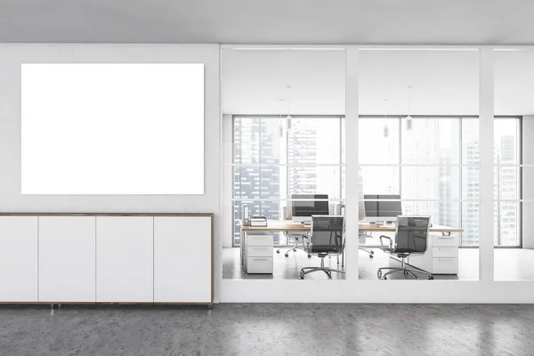 Leinwand Attrappe Weißem Büroraum Hinter Glasfenster Stühle Und Tisch Mit — Stockfoto