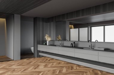 Gri ve ahşap duvarları olan modern banyonun köşesi, ahşap zemin ve uzun aynalı çift lavabo. 3d oluşturma