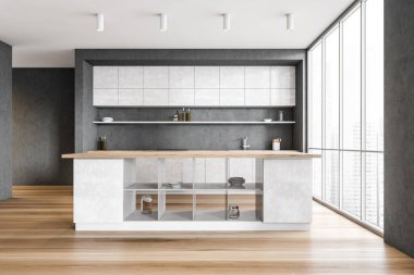 Parke zemin ve pencereli beyaz ve ahşap mutfak, bulaşık için yeri olan beyaz kesim masası. Arka planda cihazları olan gri mutfak seti, insan yok.