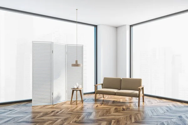 Sala Legno Con Divano Beige Tavolino Con Bottiglie Schermo Bianco — Foto Stock