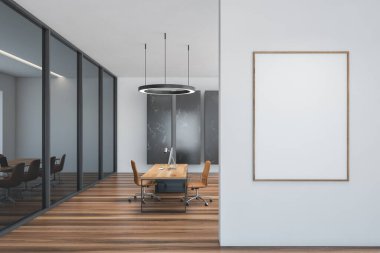 Ahşap ve siyah ofis odasındaki bez çerçeve. Deri sandalyeli ve parke zeminli masa. Minimalist lüks danışma odası, 3 boyutlu, kimseyi göstermiyor.