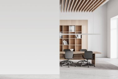 Beyaz ve ahşap duvarları, beton zemini ve uzun konferans masası olan modern ofis toplantı odasının içi. Sola doğru duvar yapın. 3d oluşturma