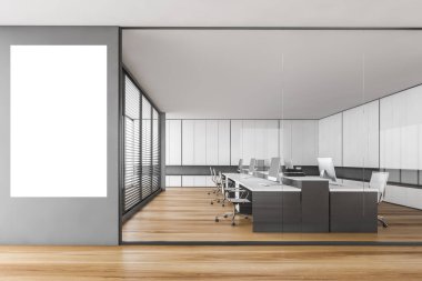 Ahşap ofis odasının yanındaki tuvalde sandalyeler, cam pencerelerin arkasındaki beyaz masalarda bilgisayarlar. Parke zemin, 3 boyutlu, kimseyi yansıtmıyor.