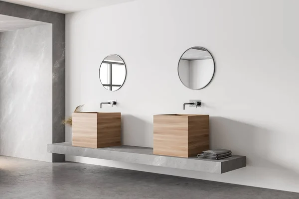 Ecke Des Modernen Badezimmers Mit Weißen Und Marmornen Wänden Und — Stockfoto