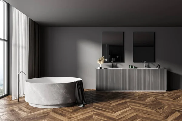 グレーと木製の壁 木製の床 円形のバスタブと窓のあるスタイリッシュなバスルームのサイドビューぼやけた景色 3Dレンダリング — ストック写真