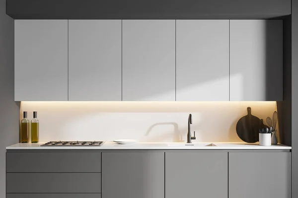 Interior Cozinha Moderna Com Paredes Cinza Branco Armários Cinza Branco — Fotografia de Stock
