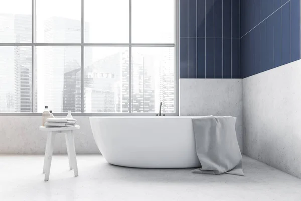 White Blue Bathroom White Bathtub Towel Window City View Table — Stock Photo, Image