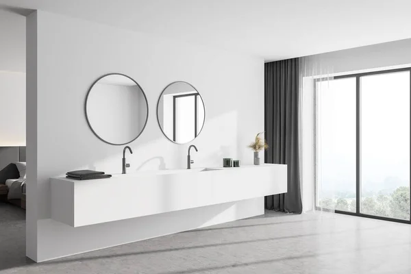 Esquina Baño Moderno Con Paredes Blancas Suelo Hormigón Doble Lavabo — Foto de Stock