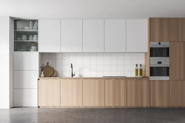 Interno Elegante Cucina Con Pareti Bianche Legno Pavimento Cemento Armadi — Foto Stock