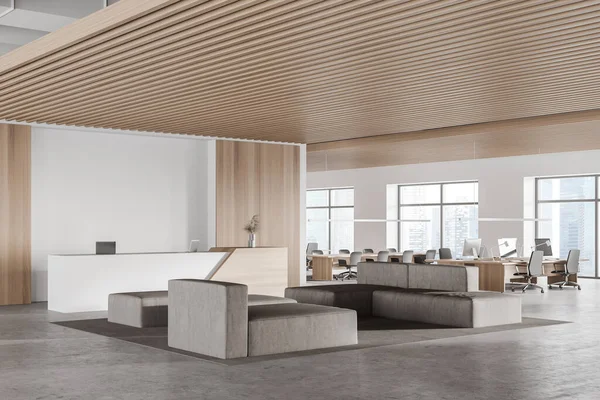 Modern ofis bekleme odasının köşesinde beyaz ve ahşap duvarlar, beton zemin, gri kanepeler ve resepsiyon masası. Arka planda açık uzay ofisi. 3d oluşturma