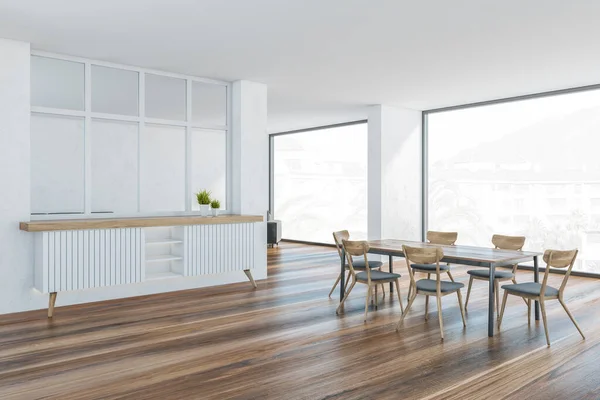 白色和木制客厅 有木制椅子 壁炉架和餐桌 侧视图 带有简约家具和窗户3D渲染的开放空间房间 没有人 — 图库照片