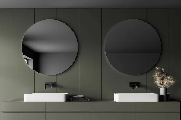 Beyaz Lavaboları Yuvarlak Aynaları Olan Koyu Gri Bir Banyo Modern — Stok fotoğraf