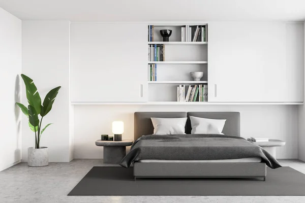 白色和灰色的卧室 床和亚麻布在地毯上 书架在墙上 植物在角落里 现代简约卧房的大理石地板 3D渲染没有人 — 图库照片