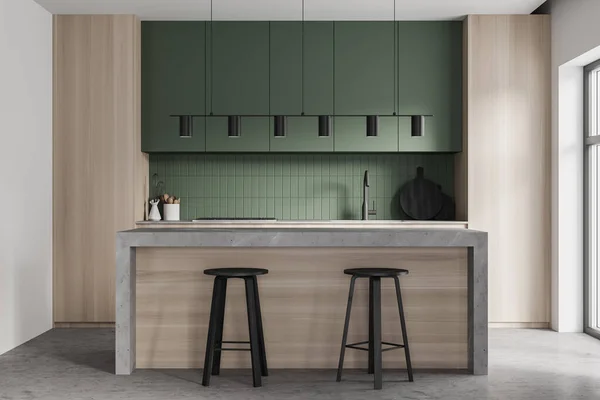 Lichte Houten Keukenkamer Met Groene Keukenset Grijze Marmeren Vloer Eettafel — Stockfoto