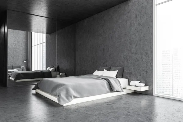 Graues Schlafzimmer Bett Mit Weißen Kissen Und Graue Bettwäsche Spiegelschrank — Stockfoto
