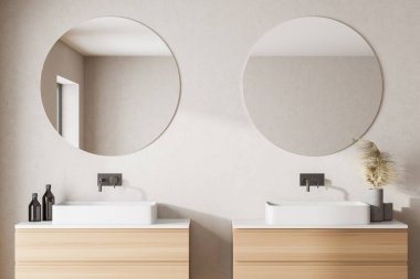 Beyaz duvarlı modern banyo, yuvarlak aynalı iki lavabo ve sol pencere ışığı. 3d oluşturma