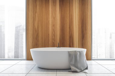 Ahşap ve beyaz minimalist banyo ve pencerenin yanında beyaz küvet. Zeminde havlusu olan modern minimalist banyo, 3 boyutlu, kimseyi göstermiyor.