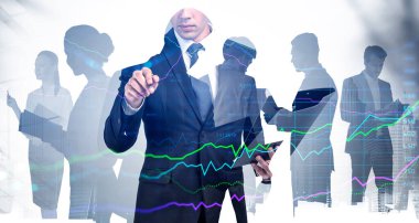 Tüccar, hologram Outlier 'ı göstererek borsa davranışlarının tarihi verilerini araştırıyor. Finansal grafik, internet ticareti konsepti. Çift pozlama