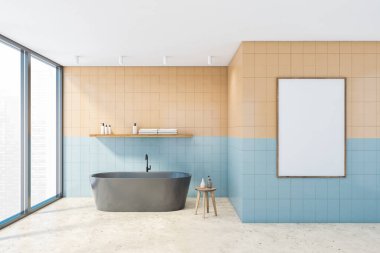 Kiremit bej ve mavi banyodaki bej çerçeve tuval, gri küvet ve güverte havluları, bej mermer zemin. Şehir manzaralı pencereler, 3D görüntüleme yok