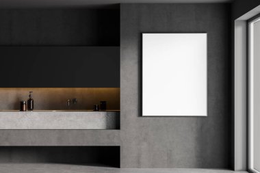 Tuvalin çerçevesi koyu gri banyo, lavabo ve ayna, ön manzara. Modern mermer döşeme banyolarının minimalist koyu gri tasarımı, insan yok.