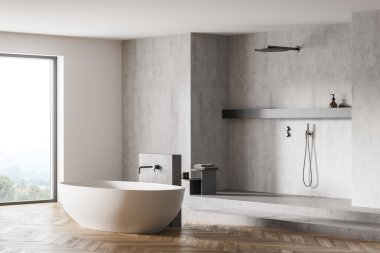 Açık gri banyo, beyaz küvet ve pencere kenarında duş, yan görüş. 3D parke döşemeli modern gri banyonun minimalist tasarımı.