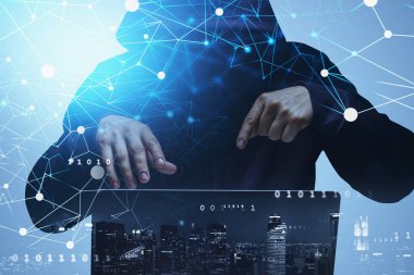 Hacker 'ın gece vakti bilgi ve sunuculara saldırması ön planda. New York şehri arka planda. İnternet, yenilik ve siber saldırı, çifte maruz kalma