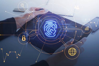 Elektronik cihazlı bir ofis müdürü, ekranda turuncu parmak izi, küresel ağ. Dünya çapında internet bağlantısı, simgeler ve grafikler