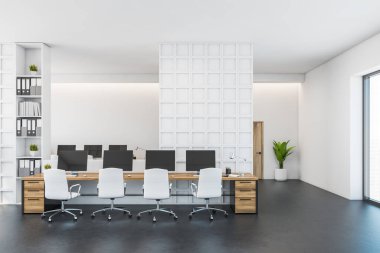 Ofis içi masa ve bilgisayarlı deri koltuklar, raflı ve kağıtlı aydınlatma müdürü odası. Şehir manzaralı gri mermer zemin ve pencere, 3 boyutlu, kimseyi göstermiyor.