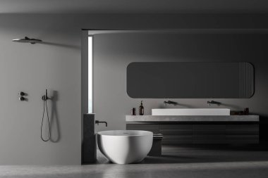 Koyu ahşap ve mermer banyo, iki lavabo, duş ve küvet, pencerenin yanındaki oval ayna. Minimalist gri ve koyu renkli modern banyo 3D görüntüleme, insan yok.