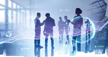 Borsa davranışlarını tahmin etmek için analitiği araştıran bir grup iş adamı. Finans şeması ve hologram Globe ön planda. Çifte maruziyet. Tonu ayarlanmış resim