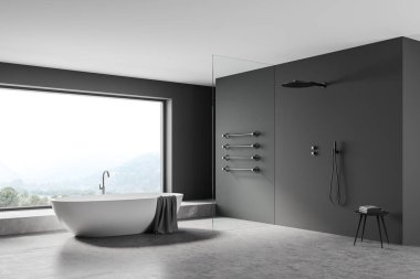 Beton zeminde beyaz küvetli koyu gri banyo, yan görüş, cam duş ve havluyla sandalye. Lüks minimalist banyo içi kırsal alan, 3D görüntüleme