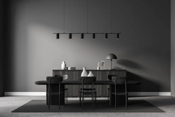 6つの黒い木製の椅子 ランプと本 装飾が施された暗い灰色のリビングルームのインテリア 黒カーペット 灰色のコンクリート床 3Dレンダリング上のダイニングテーブル — ストック写真