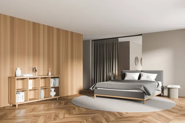 Współczesne Przytulne Wnętrze Sypialni Dużym Wygodnym Szarym Łóżkiem Beżowymi Drewnianymi — Zdjęcie stockowe