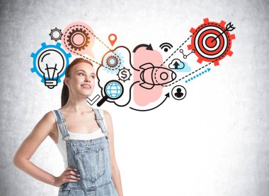 Kot tulumlu genç bayan öğrenci, dişlilerle çizim yapıyor, hedef. Gri arkaplandaki düşünme simgelerinin süreci. Görev ve amaç, insan zekası ve planı kavramı