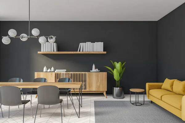 スタイリッシュなコモド テーブル ソファ 家具付きの豪華なリビングルームのインテリアデザイン 本棚のある濃い灰色の壁 現代の家の装飾 3Dレンダリング — ストック写真