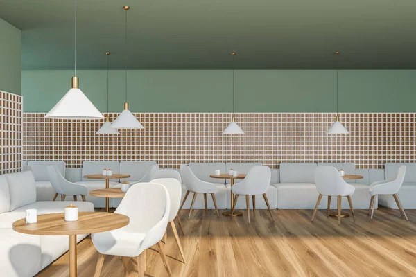 장소에 나무로 탁자와 응접실 바닥에 일렬로 늘어서 디자인 최소화 레스토랑 — 스톡 사진