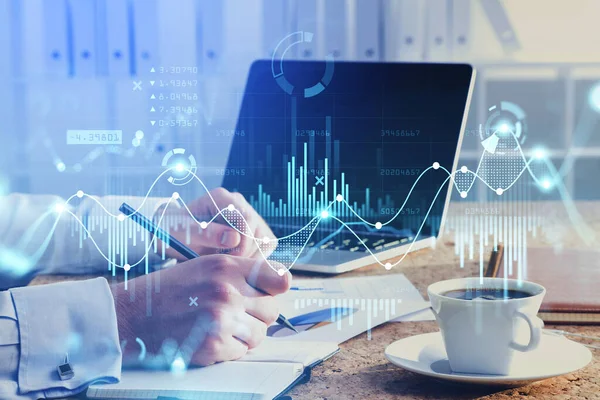 Kantoorman Hand Met Pen Zakelijke Papieren Laptop Tafel Met Een — Stockfoto