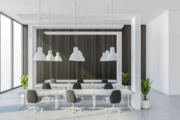 바닥에 의자와 탁자가 줄줄이 늘어서 작업장 현대적 사무실 도하지 렌더링 — 스톡 사진