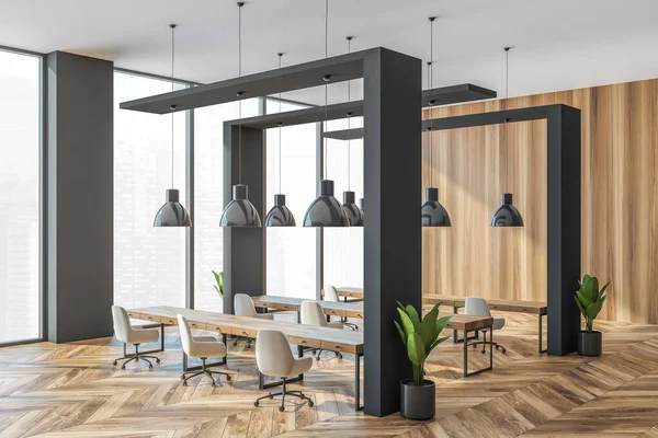 超高層ビルが立ち並ぶ寄木細工の床 サイドビュー 植物や窓に白い椅子と木製のテーブルの列を持つオープンワークスペースのインテリア モダンなエレガントなビジネスオフィスルーム 3Dレンダリングなしの人 — ストック写真