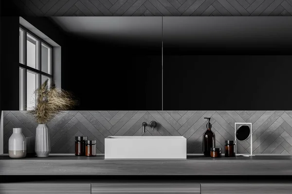 Bagno Interno Grigio Con Lavabo Specchio Lungo Con Riflessione Sulle — Foto Stock