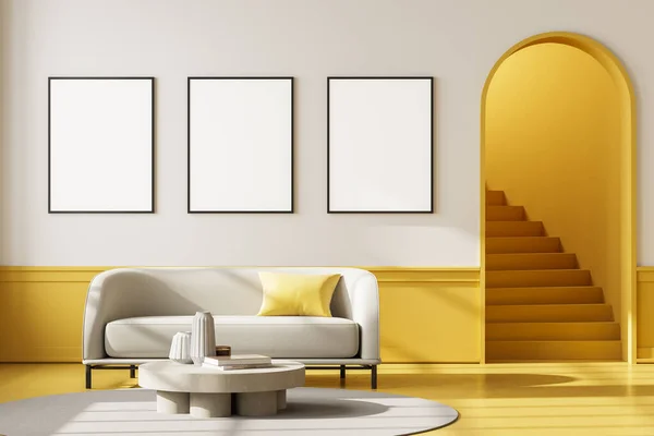 Wohnungseinrichtung Mit Weißer Couch Und Couchtisch Auf Teppich Mit Gelbem — Stockfoto