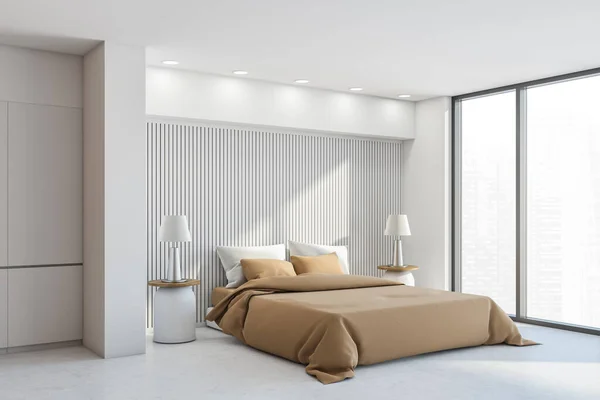 Interior Del Dormitorio Luminoso Con Cama Almohadas Vista Lateral Suelo — Foto de Stock