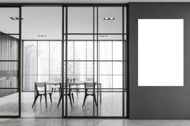 Panoramik pencereli modern toplantı odasının iç tasarımı. Çağdaş konferans masası. Şehir manzarası. Beyaz posteri gri duvara as. 3B görüntüleme