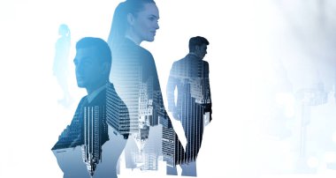 Çeşitli iş adamlarının siluetleri soyut ofis alanlarında çalışır, acele eder ve çözüm arar. Gökdelen şehir manzarası. İş geliştirme konsepti. Çift pozlama