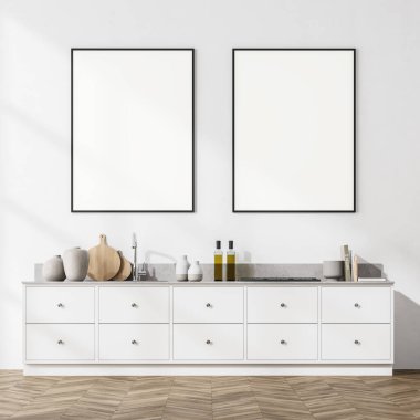 Mutfak odasının içinde lavabo, mutfak gereçleri, kitaplar, dekorasyon ve parke döşemeleri olan beyaz bir raf var. Duvarda iki boş poster var, 3 boyutlu, kimseyi göstermiyor.