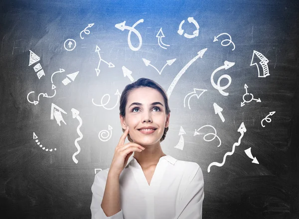 Mujer Oficina Camisa Blanca Cara Feliz Inspirada Flechas Blancas Dibujadas — Foto de Stock