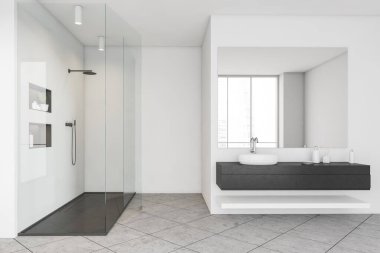 Cam duşlu beyaz banyo, jel ve şişe dolu lavabo, ön manzara. Şehir manzaralı camlarda yansıması olan gri fayanslı zemin ve ayna. 3B görüntüleme