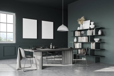 Koyu yeşil duvarları, beton zemini, uzun masası ve iki dikey poster çerçevesi olan şık yemek odasının köşesi. 3d oluşturma